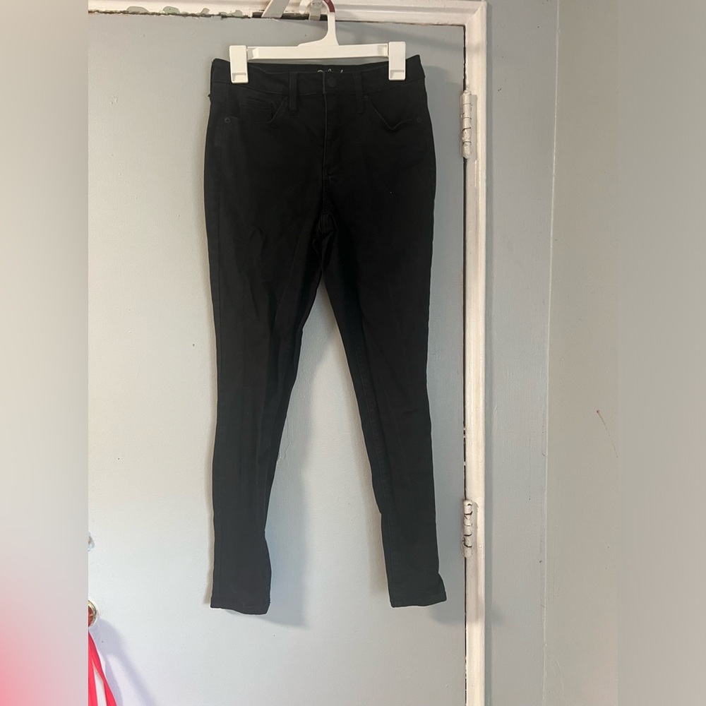 Black skinny pants